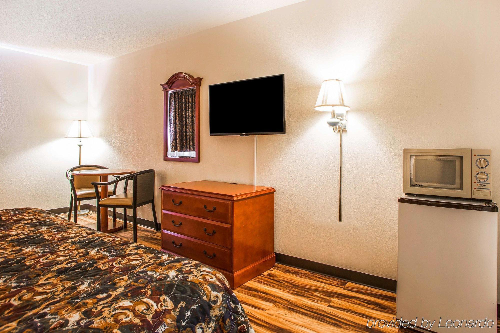 Red Lion Inn & Suites Caseyville מראה חיצוני תמונה