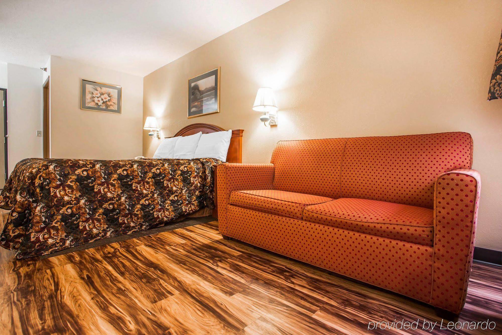 Red Lion Inn & Suites Caseyville מראה חיצוני תמונה