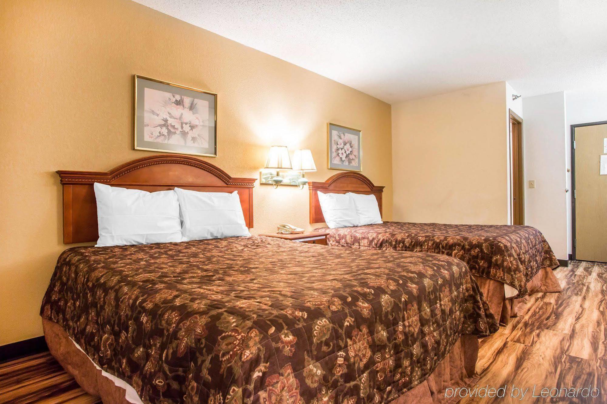 Red Lion Inn & Suites Caseyville מראה חיצוני תמונה