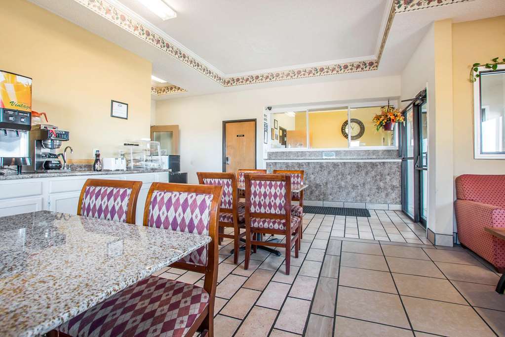 Red Lion Inn & Suites Caseyville מראה פנימי תמונה